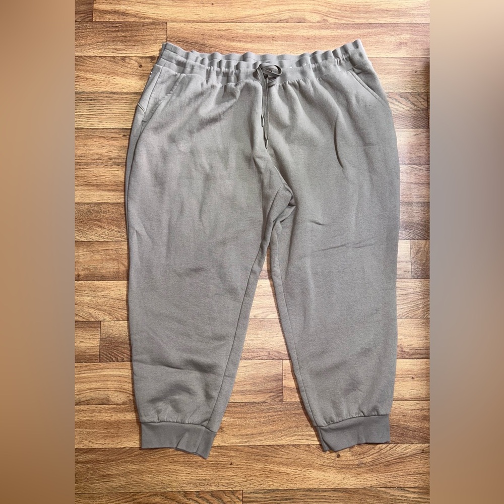 Women's Joggers Xersion NWOT 3X Slash Pockets Tan Khaki Casual Comfortable